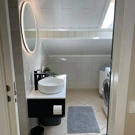 아파트 Loftsleilighet I Sentrum Med Parkering *