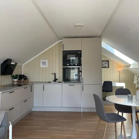 Loftsleilighet I Sentrum Med Parkering Apartmán *